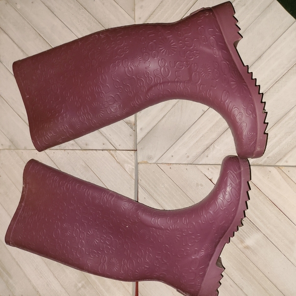 UGG Shoes - UGG Size 6 Lavender Rain Boots